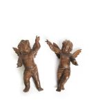 Carved wooden angels. Pareja de angelotes en madera tallada, s.XX. Long.: 39 cm. Presenta faltas