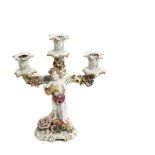 German porcelain chandelier, early 20th century. Stamped. Candelabro de tres luces en porcelana