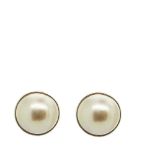 White gold and pearl earrings. Pendientes en oro blanco con perla mabe de 16 mm. aprox. Una perla