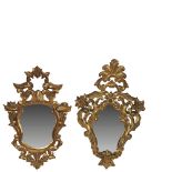 Louis XV style carved and gilded wooden mirror. Lote de dos cornucopias estilo Luis XV en madera