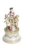 Niños. Grupo en porcelana tipo Meissen, s.XX. Marcas en la base. Alt.: 31 cm.   Meissen style