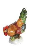 Gallo en porcelana Bidasoa. España, s.XX. Marcas en la base. Alt.: 31 cm. Presenta restauraciones.