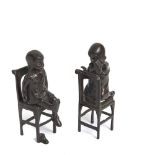 Escuela europea, s.XX. Niña sobre silla. Pareja de esculturas en bronce siguiendo modelos de Josep