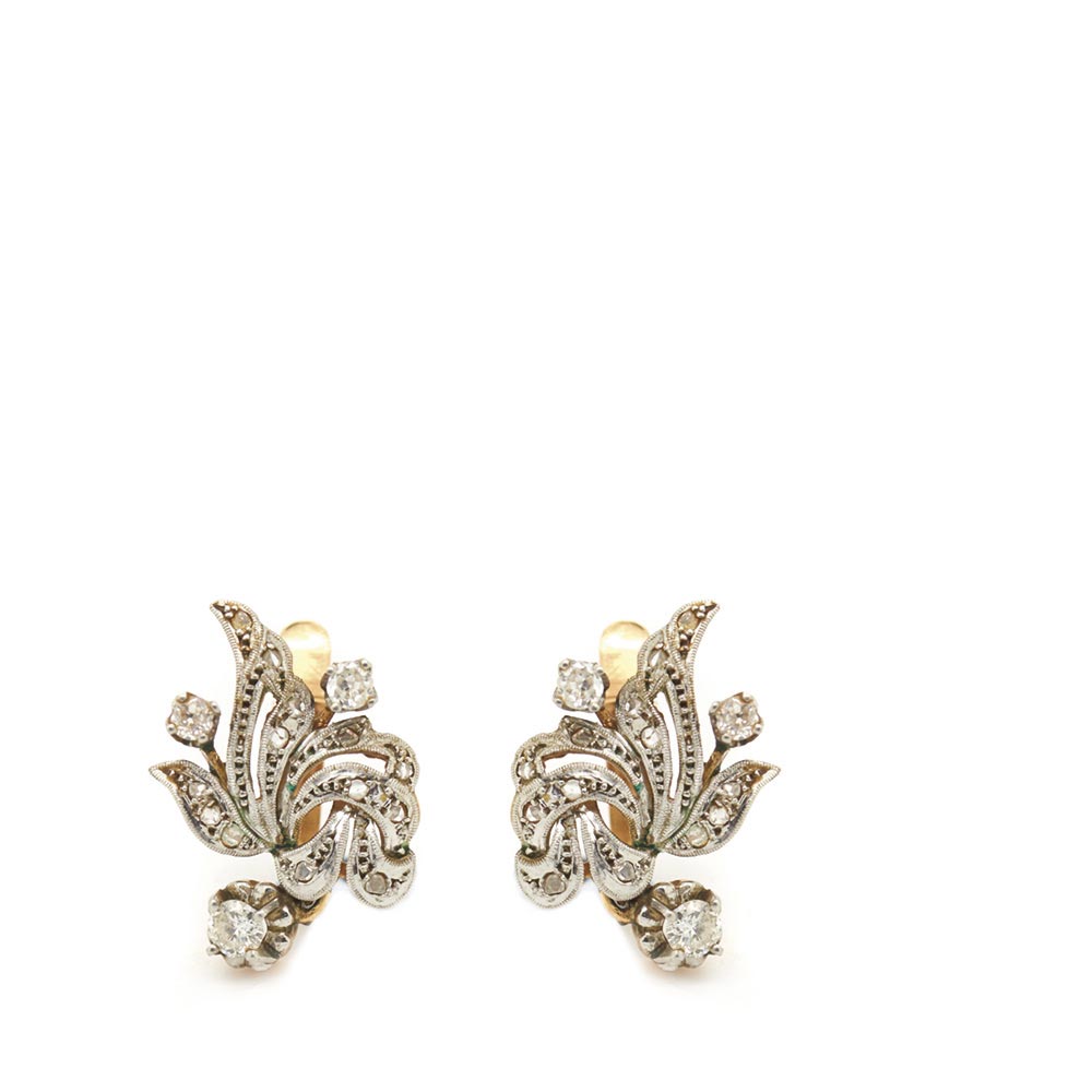 Pendientes en oro y vistas en platino con diamantes tallas brillante antigua y talla rosa 3/3, c.