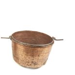 Olla en cobre con asa en hierro, s.XIX. 40 x 58 cm.   Copper basin.   Start Price: €100