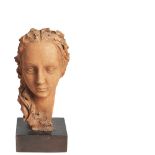 Escuela catalana, s.XX. Cabeza femenina. Escultura en terracota. Firmada A. Macià. Alt.: 32,5