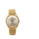 Reloj Movado de pulsera para caballero, c.1950. En oro. Esfera argenté con numeración a trazos