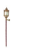 Farol de carruaje en metal y cristal, s.XIX. Alt.: 204 cm.   Carriage metal and glass lamp.