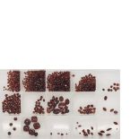 Lote de granates en diversas tallas y medidas. Peso: 185 ct. aprox.  Lot of garnets  Start Price: €