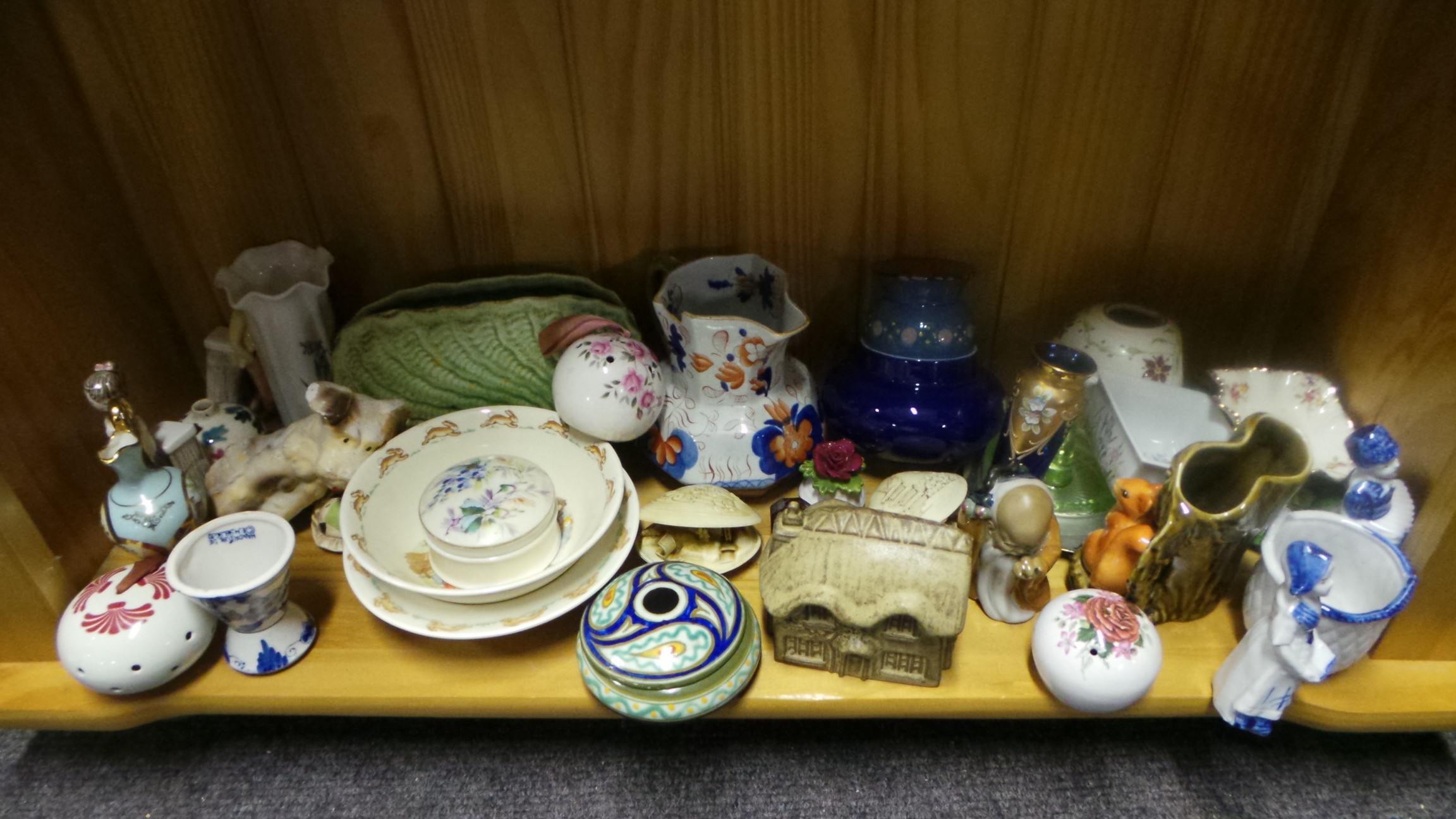 Assorted lot of ornaments