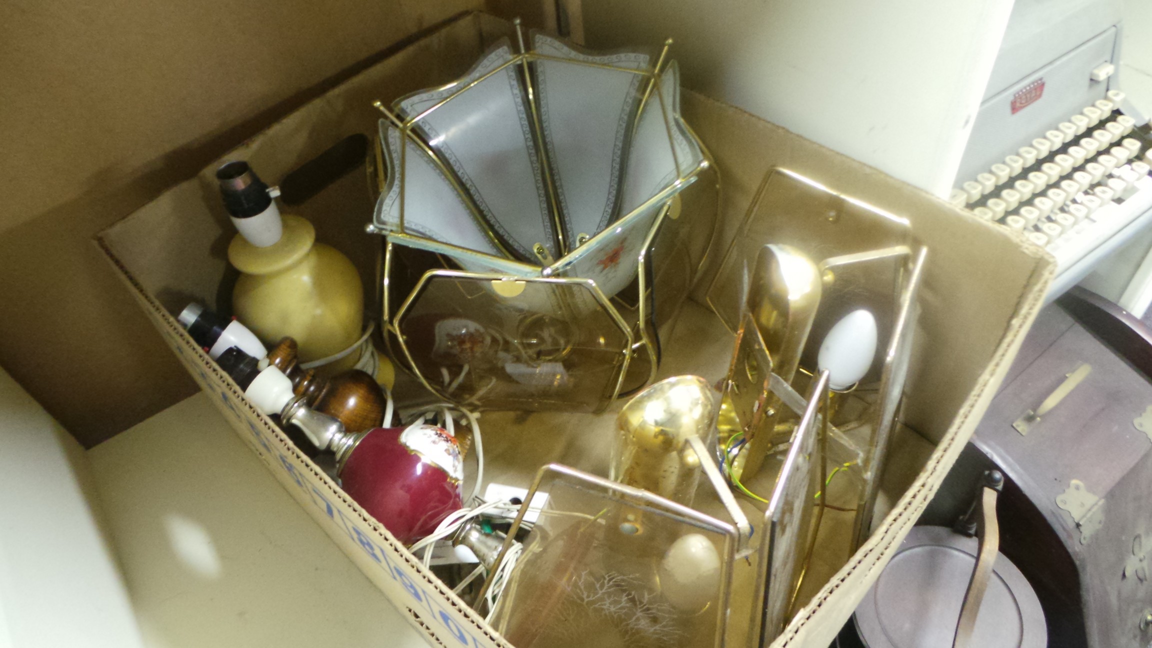 Assorted lot of lamps