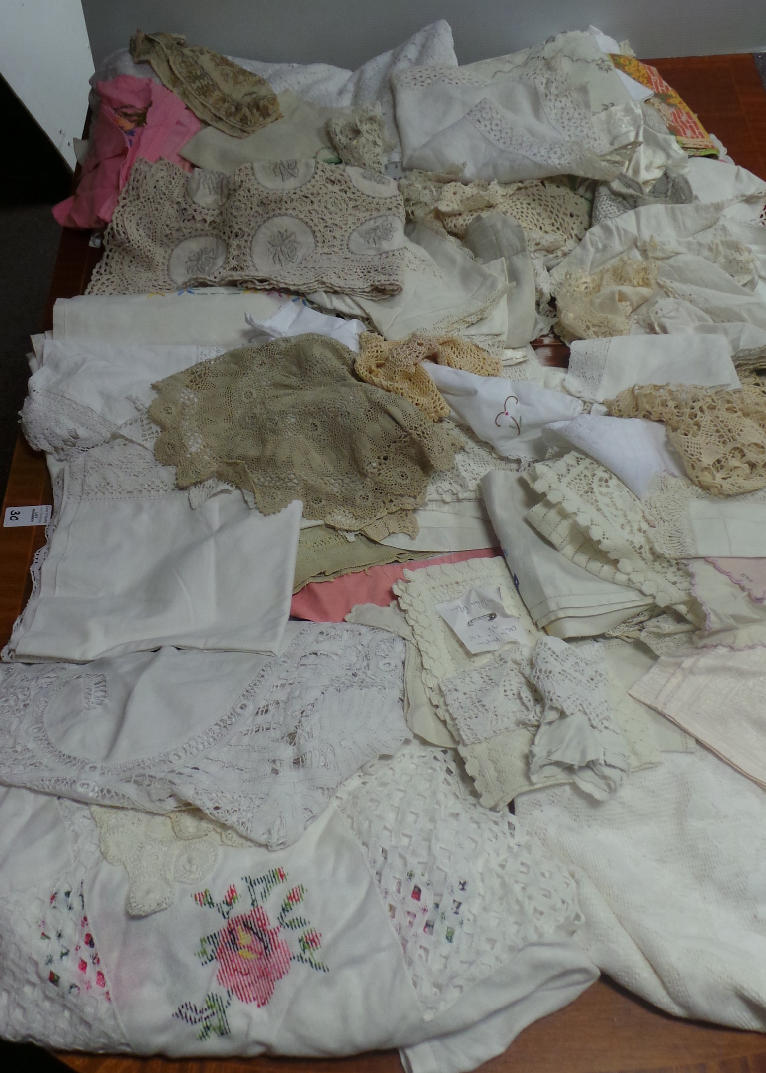 Large quantity of assorted linens