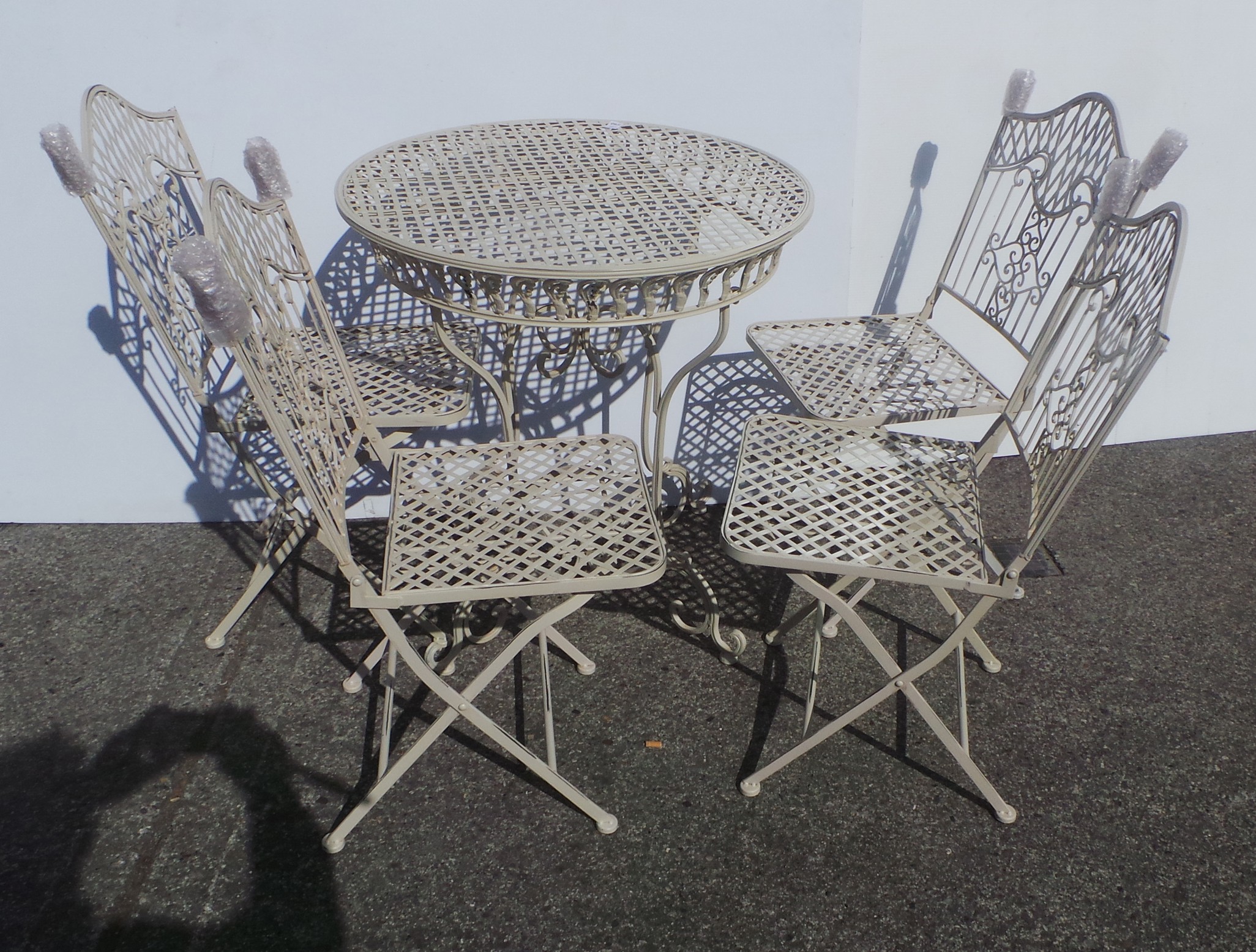 Cream garden table and 4 chairs