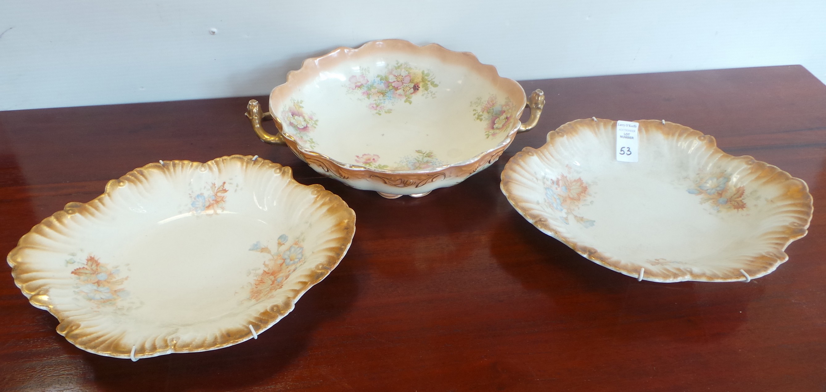 Lot of 2x wall plates and serving dish with gilt handles