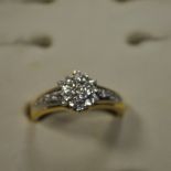 18ct diamond cluster ring (approx. 0.5 caret content)
