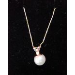 9ct Pearl pendant with 9ct chain
