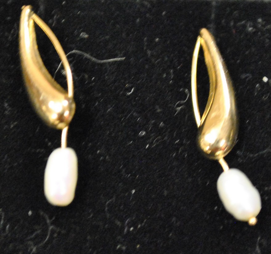 9ct pearl drop ear rings
