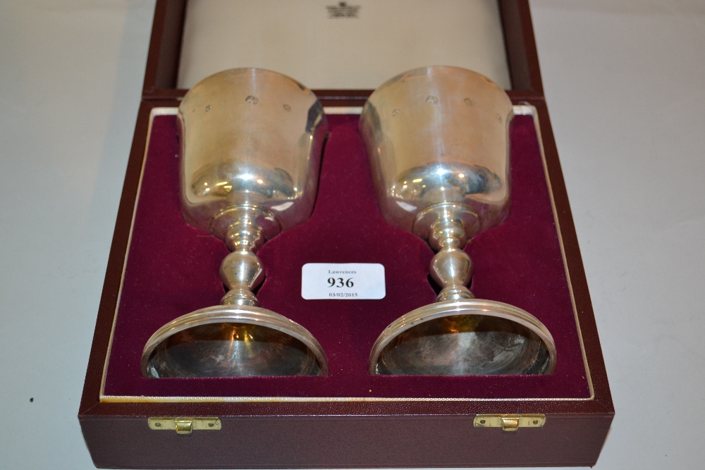 Pair of London silver goblets with gilt bowls by George Farrer in original box CONDITION REPORT Both