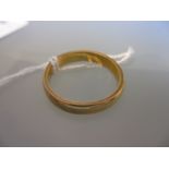 18ct Yellow gold wedding band