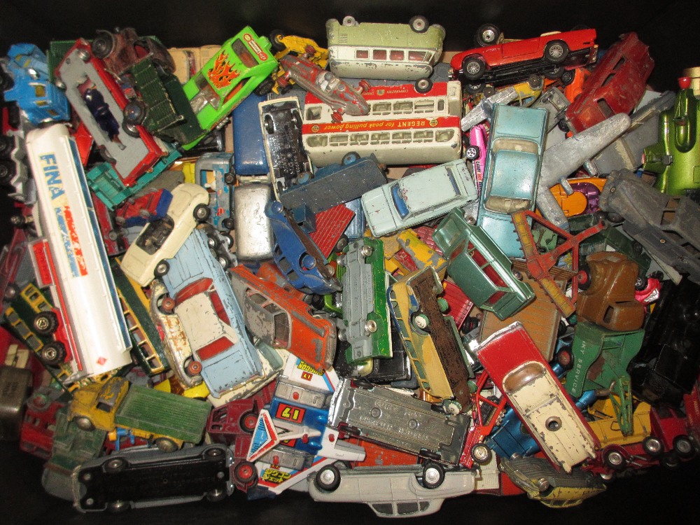 Mixed collection of Matchbox, Dinky and Corgi die-cast vehicles