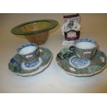 Pair of Imari tea bowls with saucers,