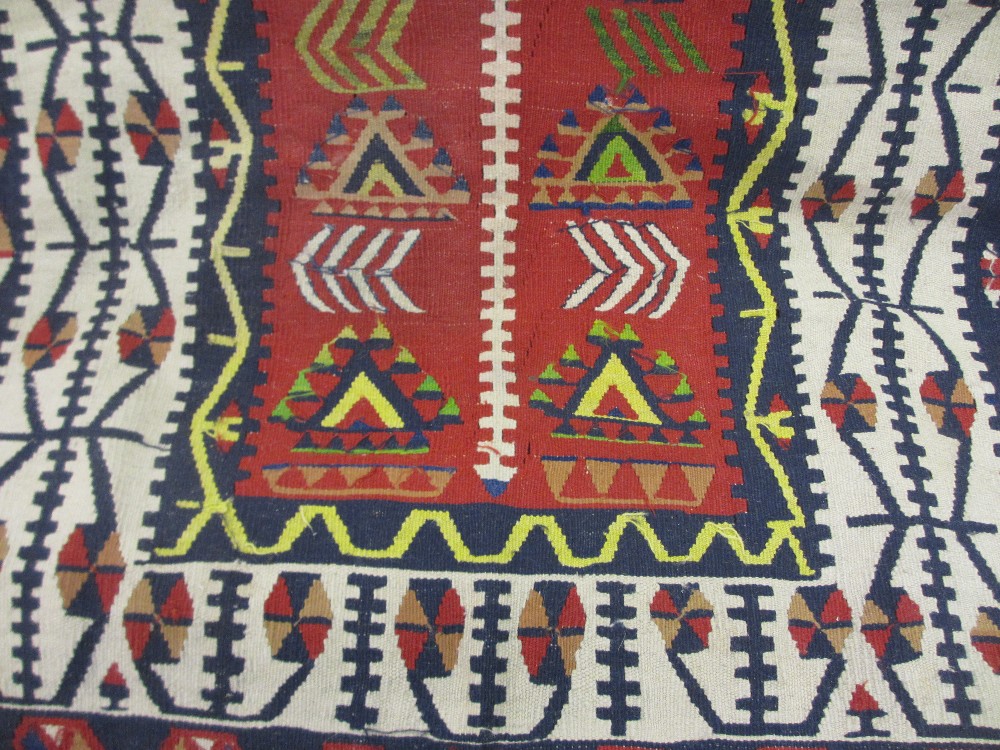 Kelim rug having geometric design