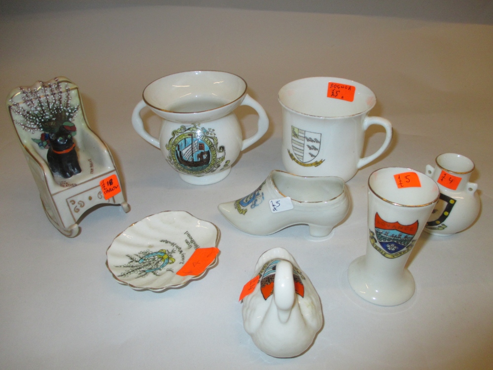 Tub containing a small quantity of various crested china