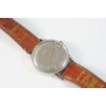 A GENTLEMAN'S STAINLESS STEEL SEAMASTER WRISTWATCH BY OMEGA the signed linen effect dial with