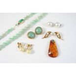A QUANTITY OF JEWELLERY including a pair of jade and gold clip earrings, a jade necklace and various