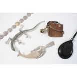 A QUANTITY OF JEWELLERY AND COSTUME JEWELLERY
