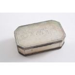 A MID 19TH CENTURY CHINESE MOUNTED MOTHER OF PEARL SNUFF BOX of canted oblong form with reeded