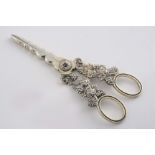 A PAIR OF GEORGE IV SILVERGILT GRAPE SHEARS with cast fruiting vine handles & wavy-edged blades,