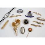 A QUANTITY OF JEWELLERY including a gold propelling pencil by S. Mordan & Co., a lady's diamond