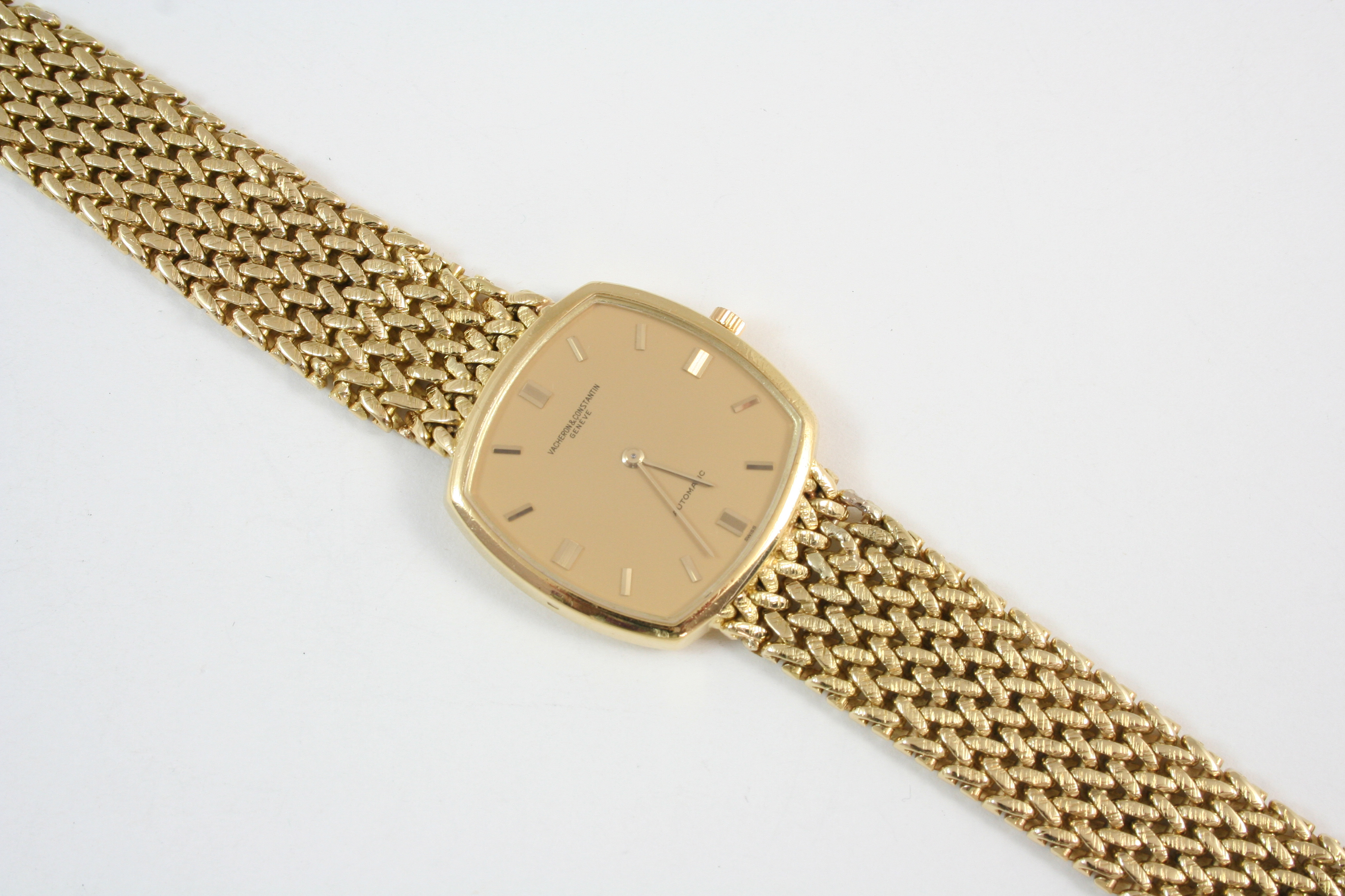 A GENTLEMAN'S 18CT. GOLD AUTOMATIC WRISTWATCH BY VACHERON & CONSTANTIN the signed gold dial with