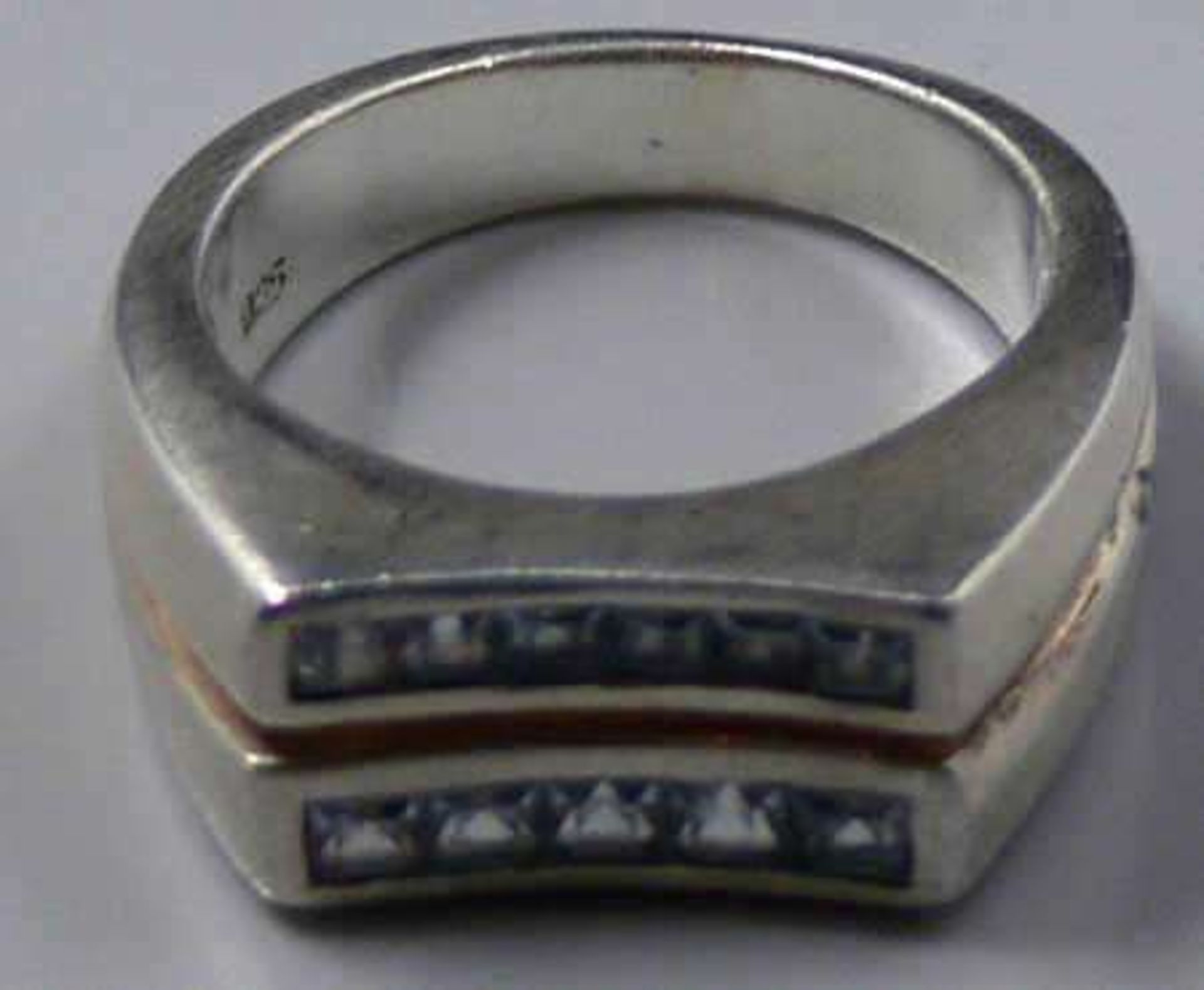 Reserve: 5 EUR        Silberring mit Glassteinen, Ringgröße: 56