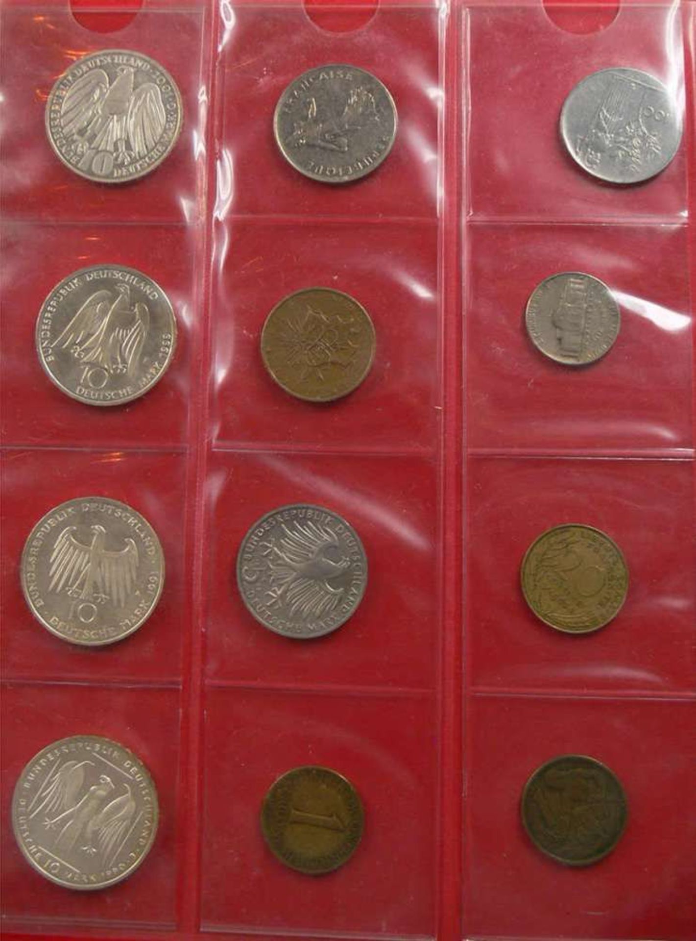 Reserve: 90 EUR        Ein Münzalbum gefüllt mit Münzen meist BRD. Dabei ca, 126 DM, sowie ca. 22
