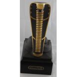 Guardian of the Nile, "Kobra", schwarze Porzellanfigur mit 24 ct Gold verziert, nach dem Entwurf von