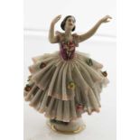Porzellanfigur "Ballerina", handbemalt, stark bestoßen, Höhe ca. 15 cmMindestpreis: 1 EUR