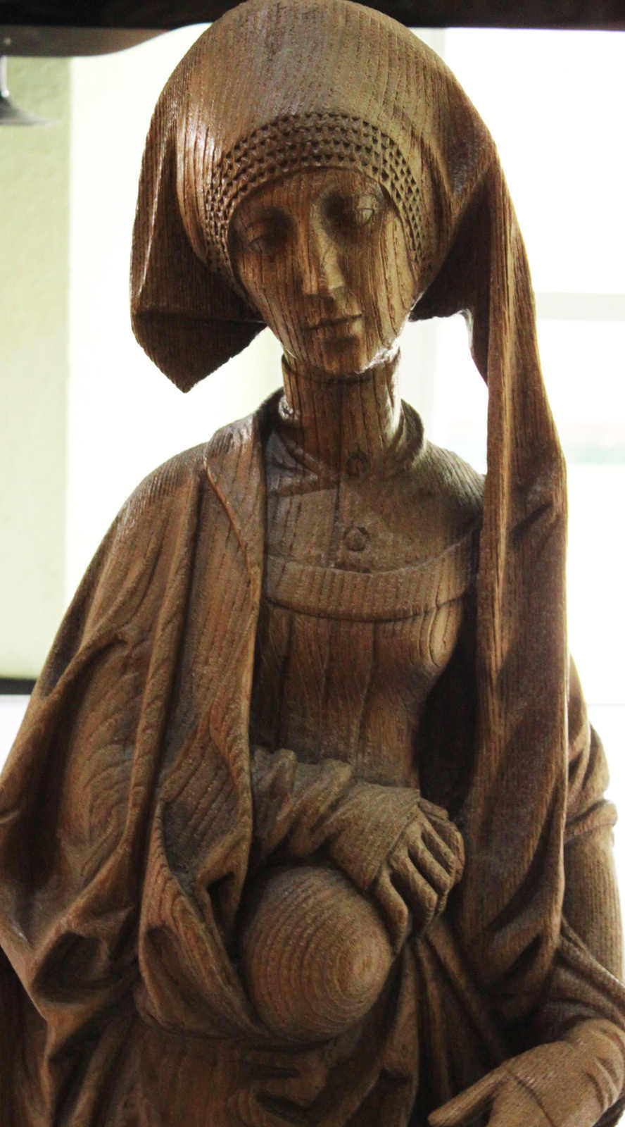 Holzfigur aus Eichenholz, Höhe ca, 83 cm, "Dame mit Gefäß"Mindestpreis: 100 EUR - Image 2 of 2