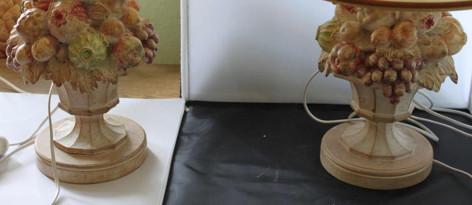 2 Tischlampen aus Holz "Obstkorb", Höhe ca. 75cm, mit Wechselschirmen, Funktion geprüftMindestpreis: - Image 2 of 2