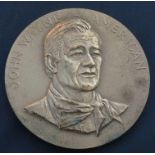 Bronze Medaille von Frank Gasparro "John Wayne - Riding Horse". Im Bestzustand, signiert.