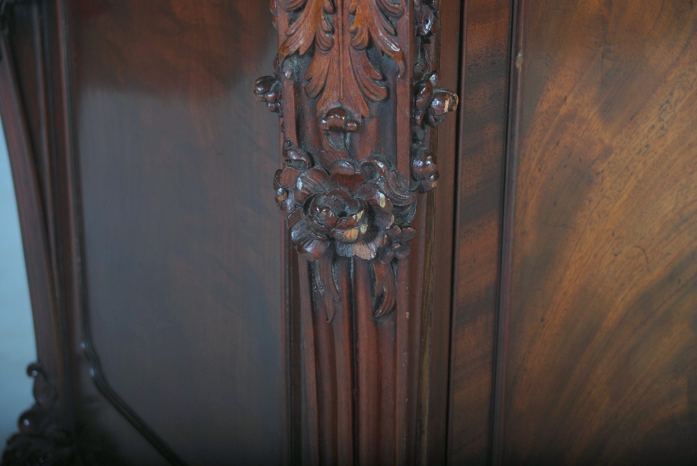 A George III style mahogany serpentine cupboard, the moulded cornice and dentil frieze above a - Image 4 of 4