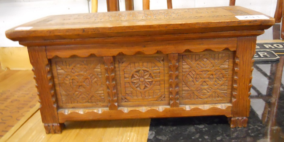 Carved oak Arts & Crafts lidded box - Good condition with a little ware consumate with age. A few - Image 4 of 7