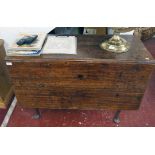 Period oak gateleg table with drawers