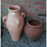 2 terracotta urns