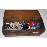 Wooden box of vintage costume jewellery (some gold & silver pieces)