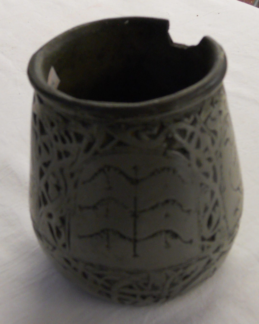 Interesting primitive English drinking cup A/F - Image 2 of 5