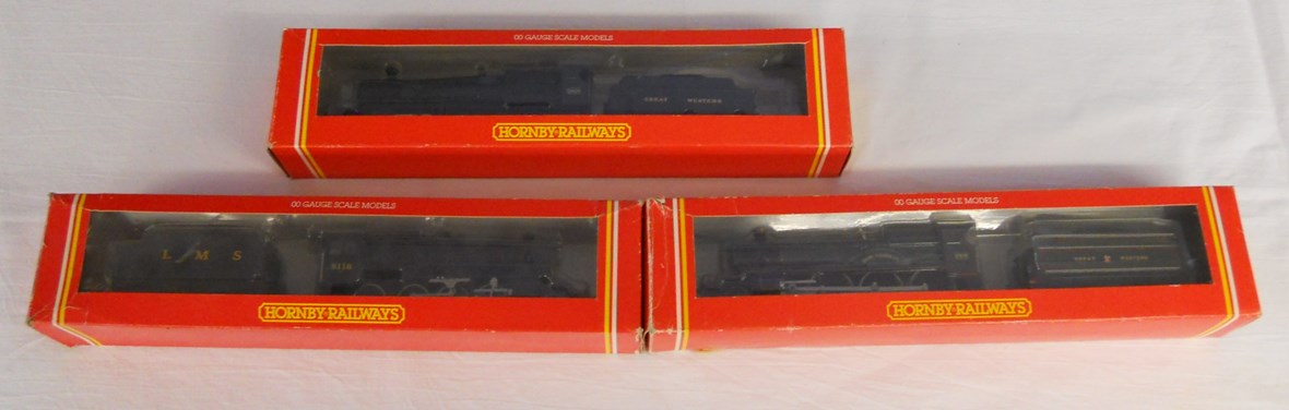 Large collection of model railway carriages, locomotives and railway architecture to include Hornby - Image 3 of 12