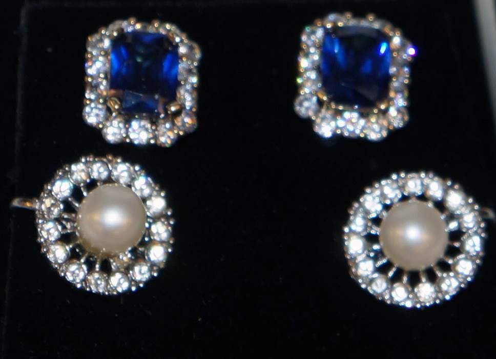 2 pairs of stone set earrings