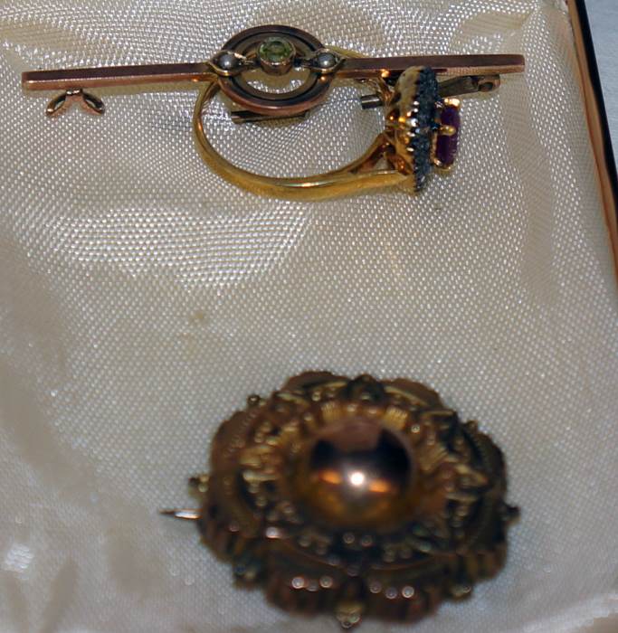 Ruby and diamond ring, gold & peridot bar brooch and unmarked Victorian brooch